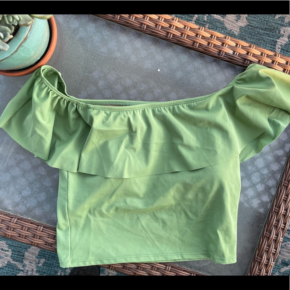 Kortni Jeane sea grass green Ruffle around medium top